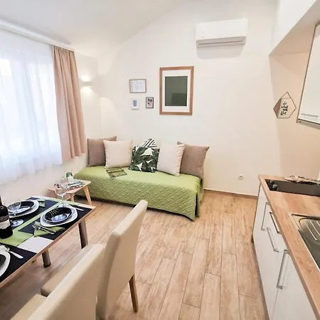 Rita - Charming 2plus2 Partialseaview *